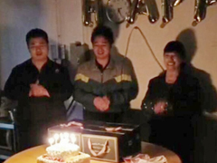 暖心：集体生日Party，MG冰球突破官网精密机械为12月份员工庆祝生日！